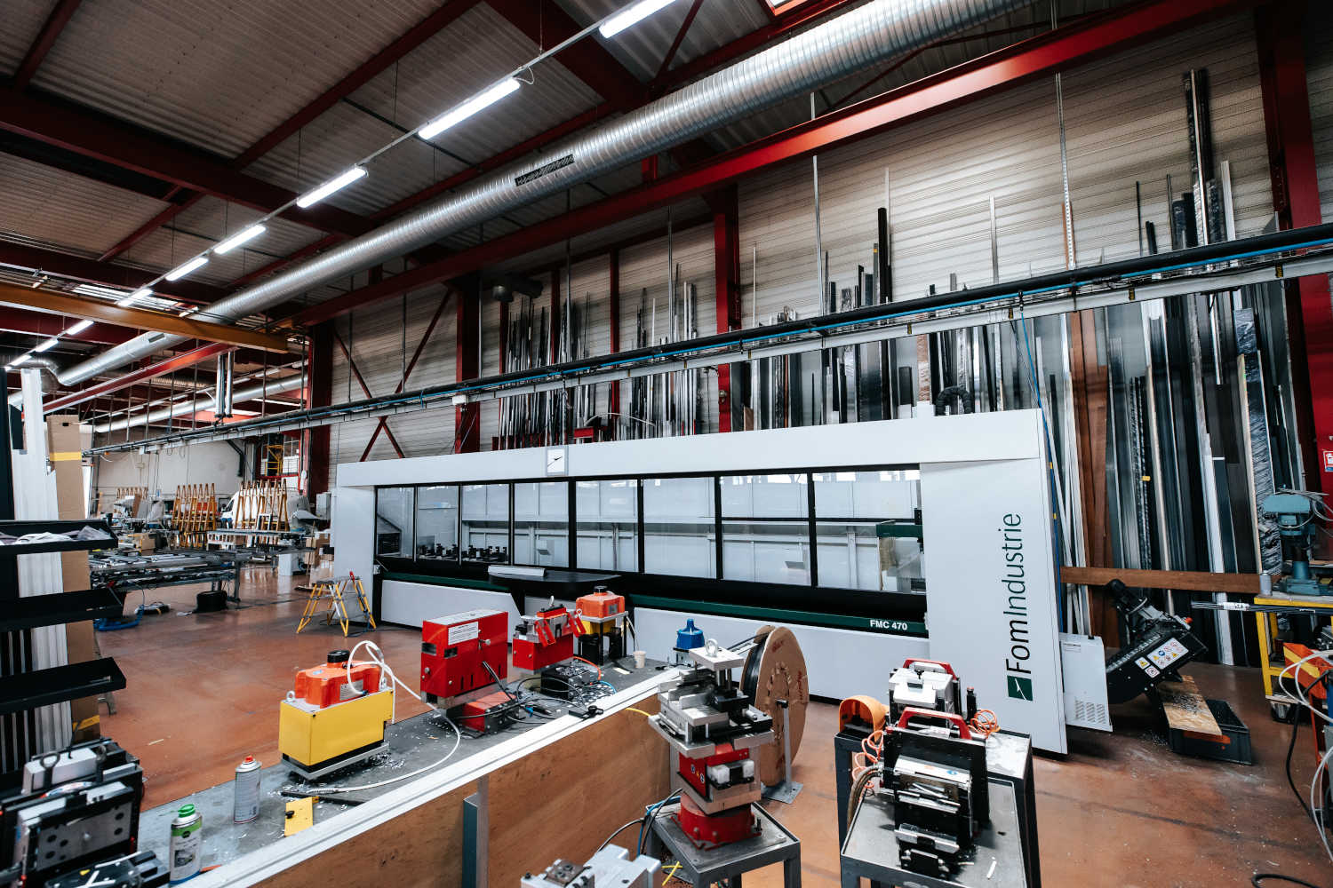 Equipement moderne pour travailler l'aluminium