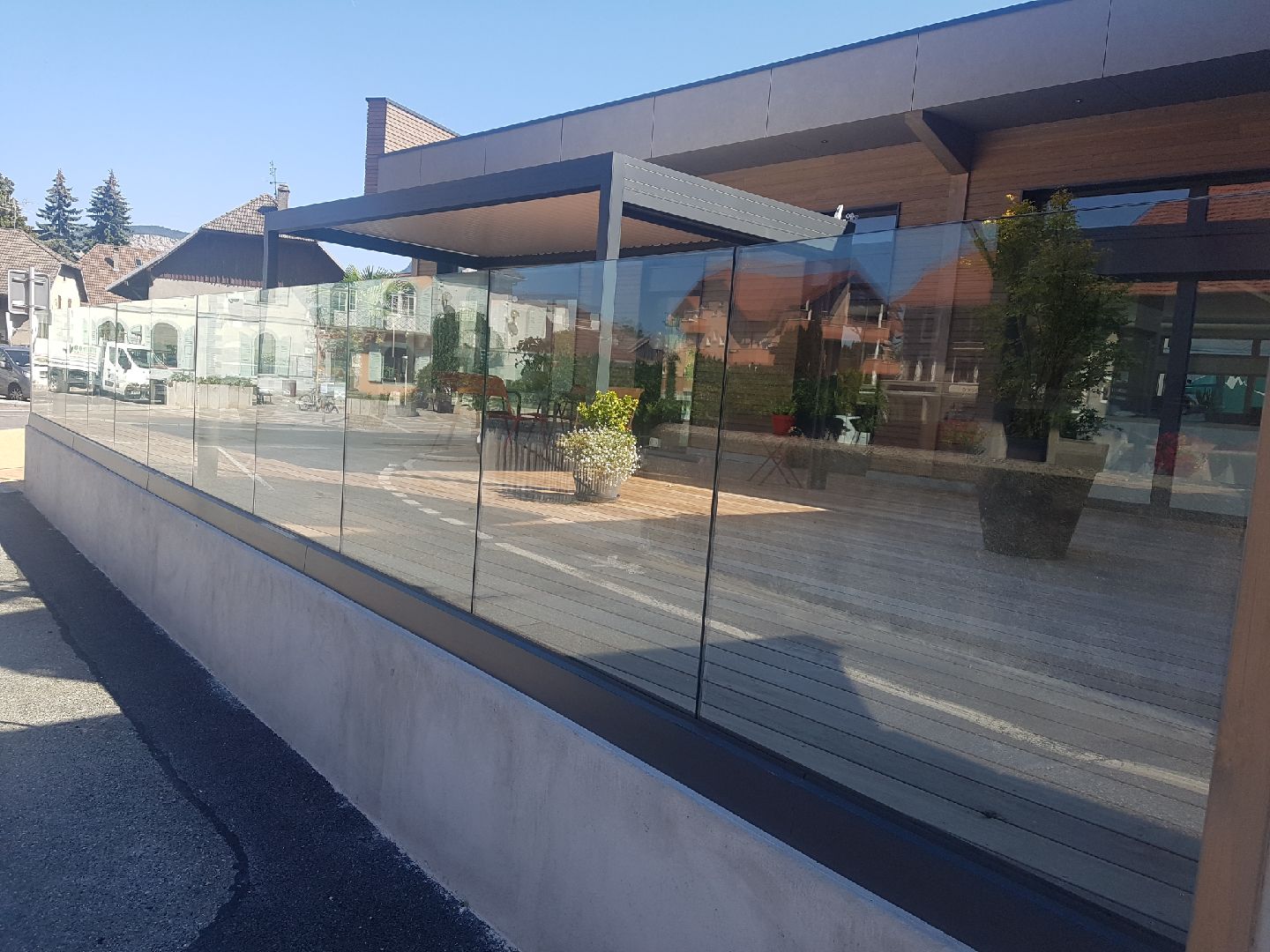 Garde-Corps et pergolas pour un restaurant en Haute-Savoie