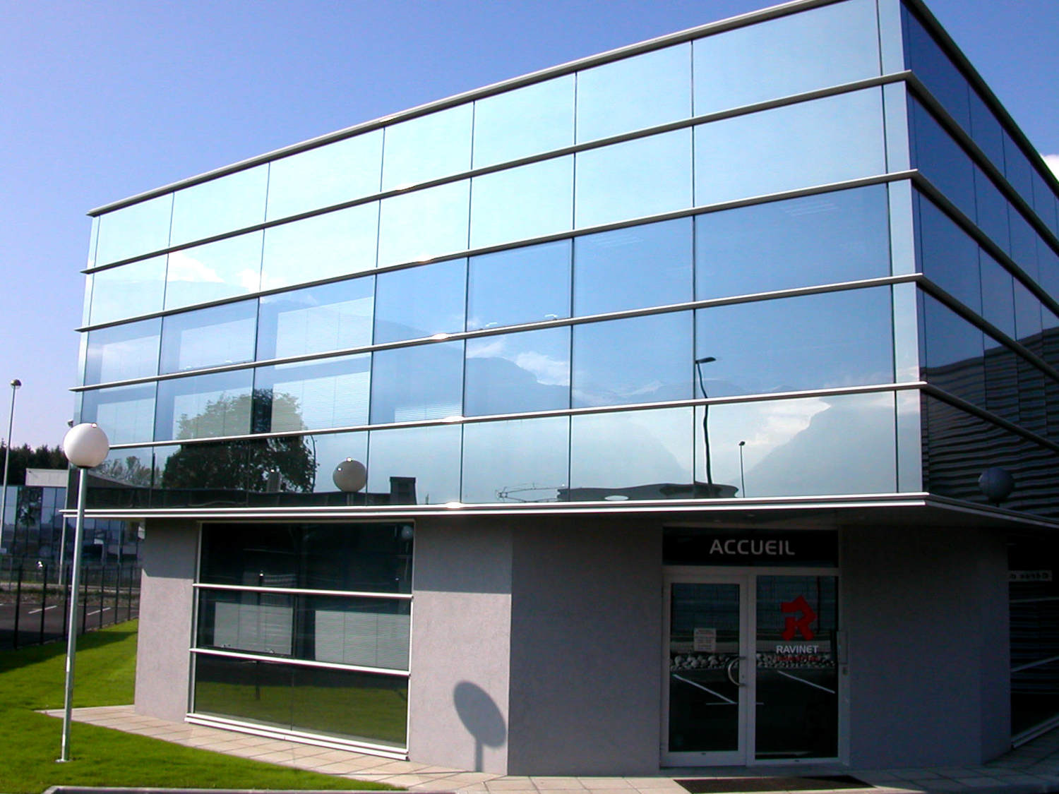 Façade vitrée en haute-Savoie